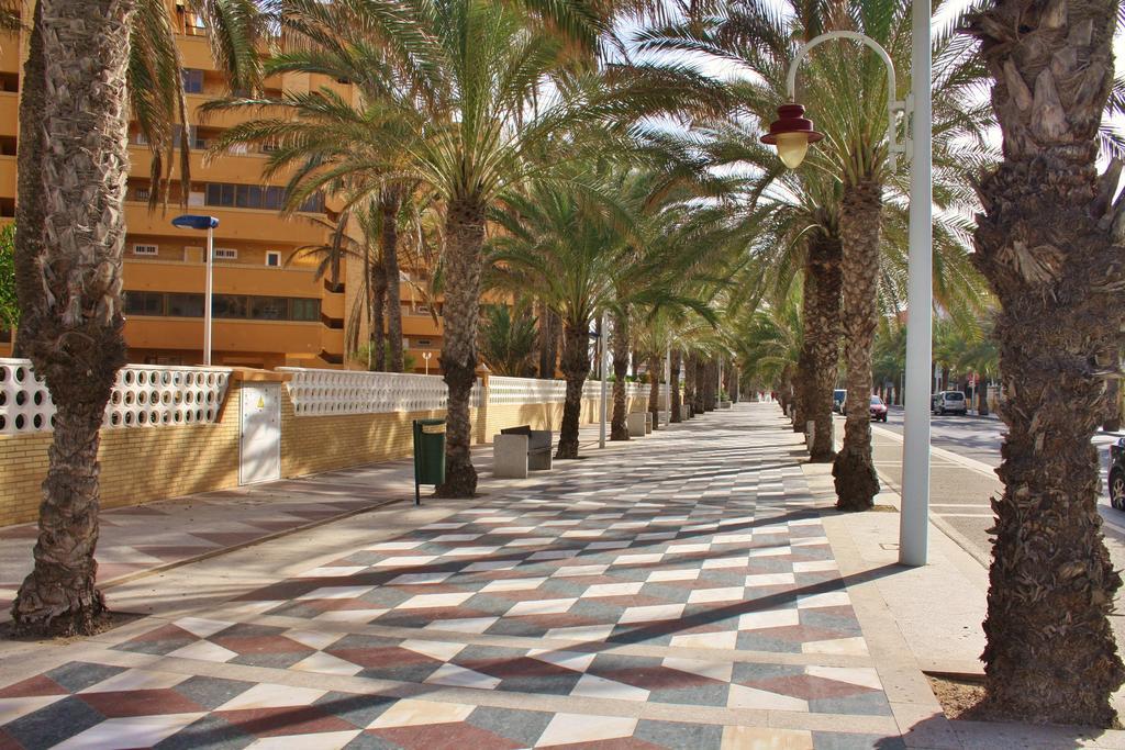 Апартаменти Apartament Playa Arenales Ареналес-дель-Соль Номер фото